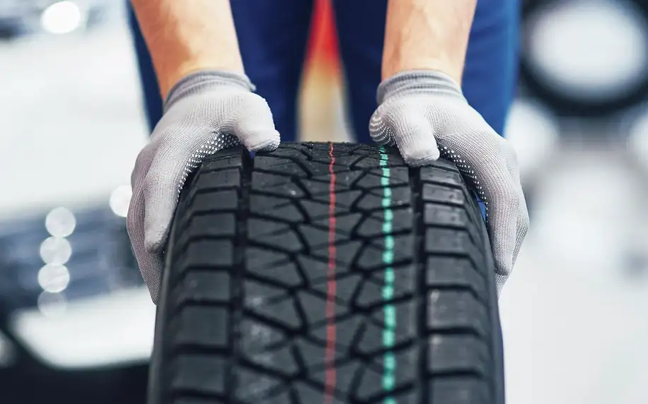 Přezutí pneumatik i výměna brzdové kapaliny