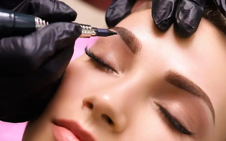 Permanentní make-up: oční linky, rty i obočí