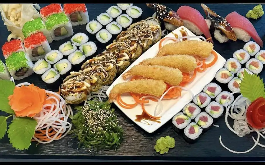 Sushi sety: 38-71 ks s okurkou, lososem i krevetami