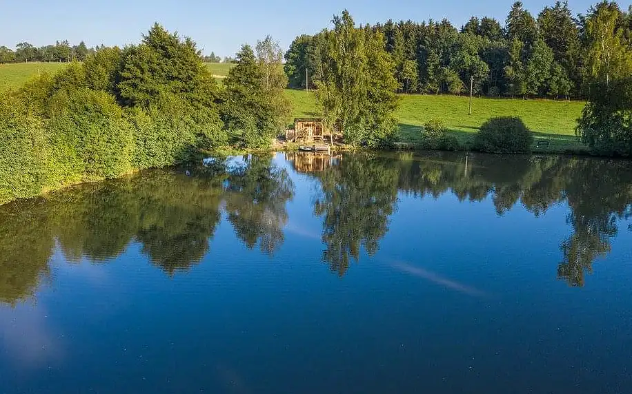 Kouzelný pobyt na samotě u rybníku v překrásné Mechové chaloupce