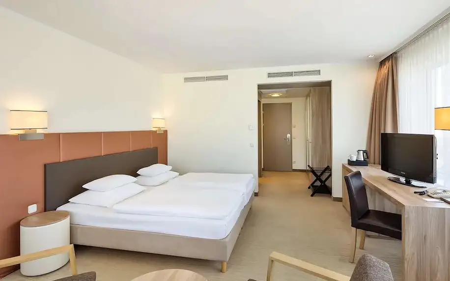 4* hotel v centru Lince: snídaně i okružní jízda vláčkem