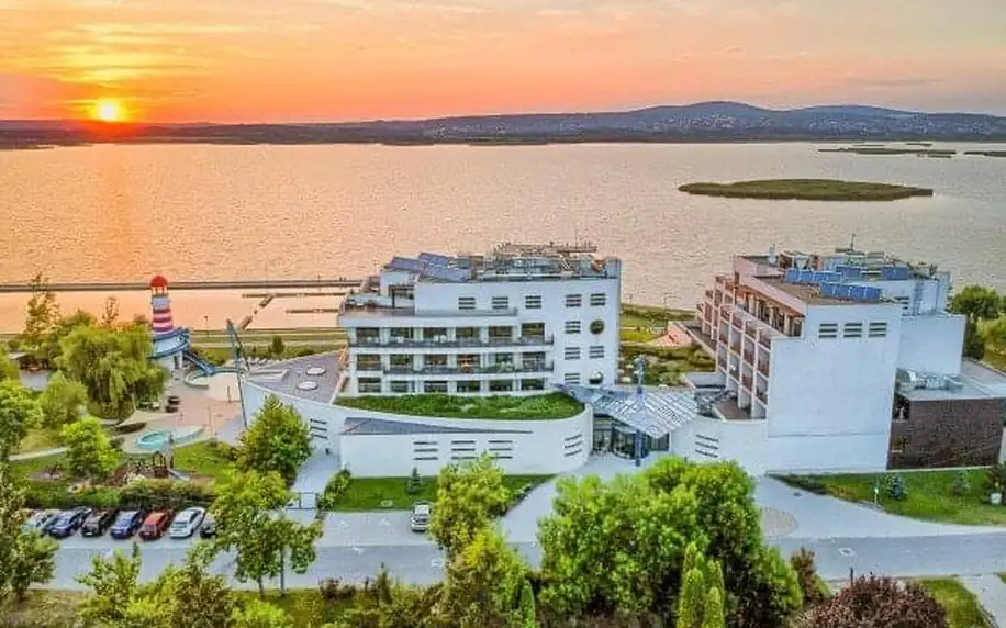 Maďarsko: Léto u jezera Velence ve Vital Hotelu Nautis ****+ s dvoupatrovým wellness, polopenzí a programem