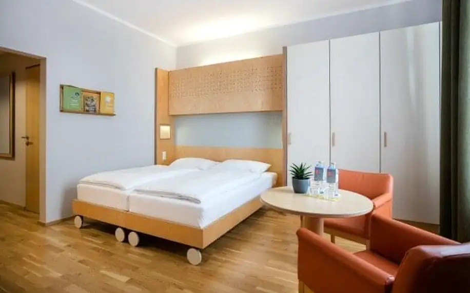 Rakousko 8 km od hranic s ČR: JUFA Hotel Waldviertel *** s polopenzí, saunou a vstupem do lázní + koupaliště