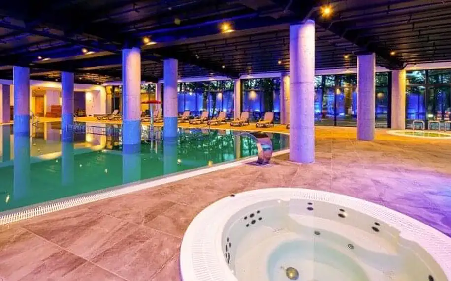 Baltské moře 500 m od pláže v Resortu Król Plaza Spa & Wellness s polopenzí a neomezeným bazénem + 3 sauny