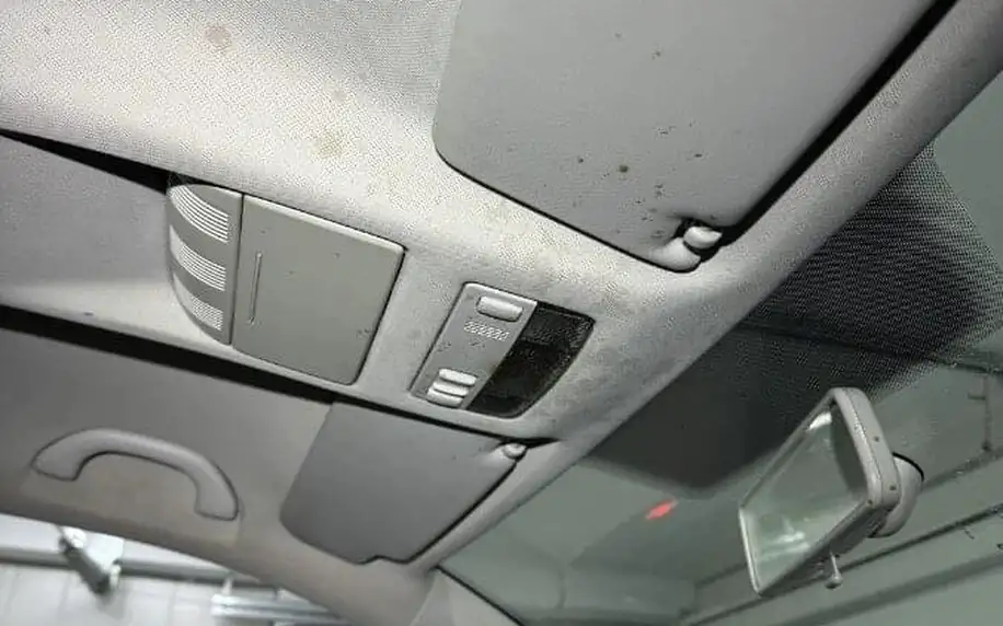 Čištění interiéru auta: vysátí, tepování i provonění