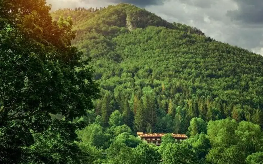 Národní park Malá Fatra: Terchová v Horské chatě pod Sokolím s polopenzí + sleva na wellness, parkování zdarma