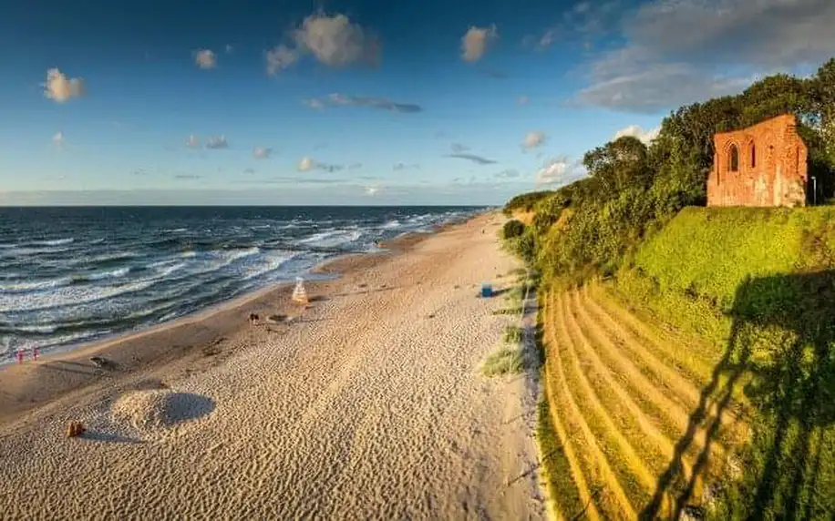 Baltské moře jen 100 m od pláže ve Ville Hoff *** s polopenzí, neomezeným wellness a masáží + káva a zákusek