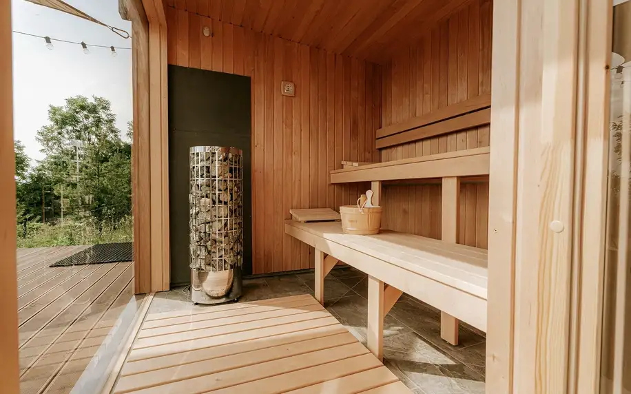 Glamping na samotě: luxusní stan i vířivka a sauna