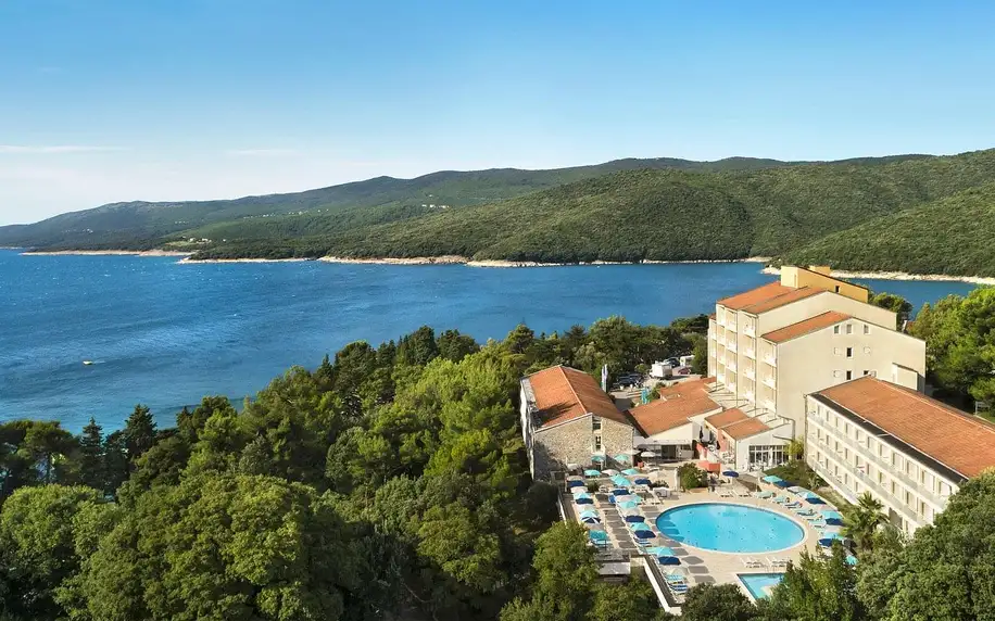 Pobyt na Istrii, hotel u pláže, plná penze, 3. osoba zdarma