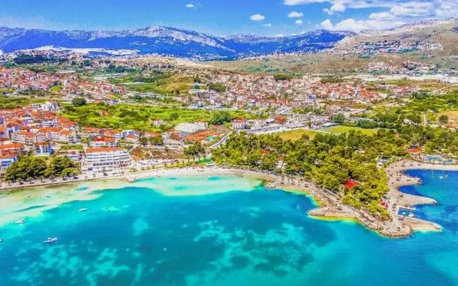 Chorvatsko přímo u pláže: Podstrana v Hotelu Split **** se snídaní nebo polopenzí + venkovní bazén a wellness