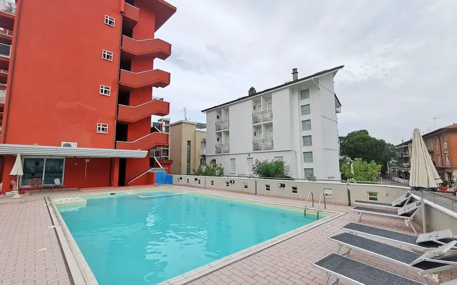 Hotel u pláže s bazénem a stravou nedaleko Rimini