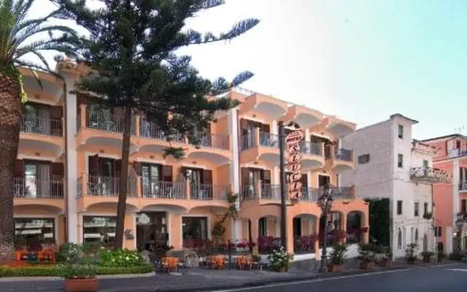 Hotel Santa Lucia, Kampánie