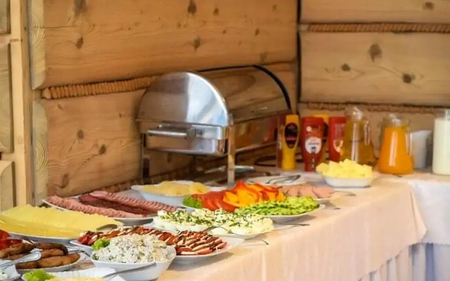 Polské Tatry: Zakopané ve Wille Svoboda se snídaní a venkovním SPA domkem (2 vířivky, 2 sauny) neomezeně