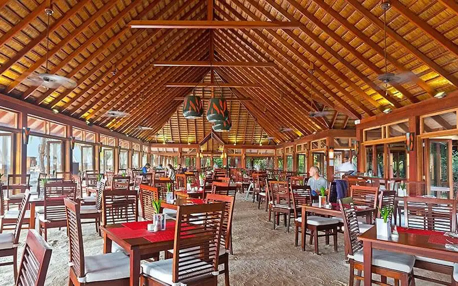 Hotel Vilamendhoo Island Resort & Spa, Maledivy