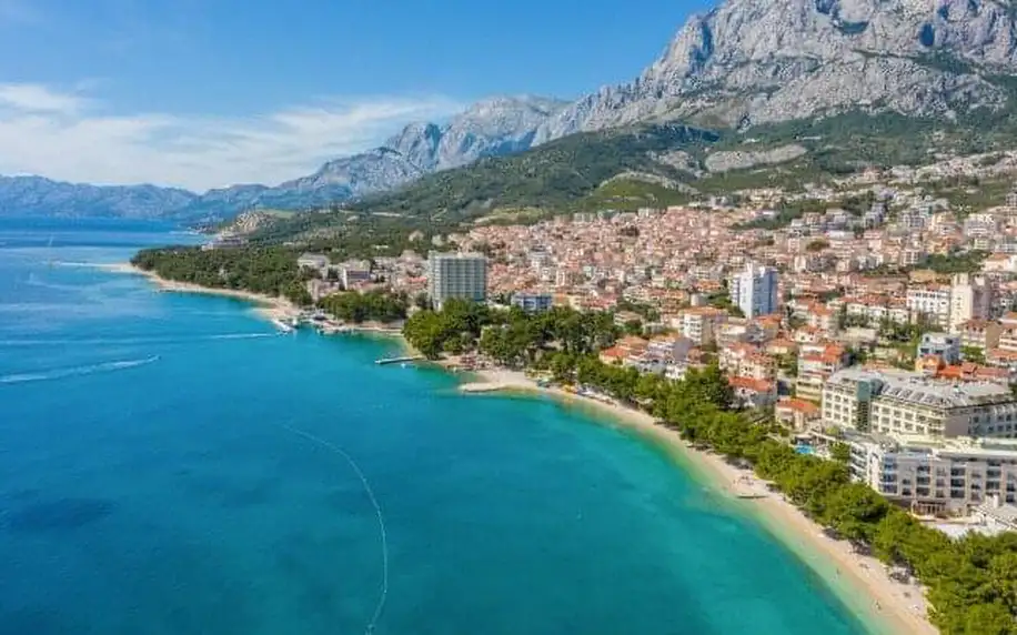 Chorvatsko přímo u pláže: Pobyt v Hotelu Park Makarska **** s polopenzí + vnitřní a venkovní bazén neomezeně