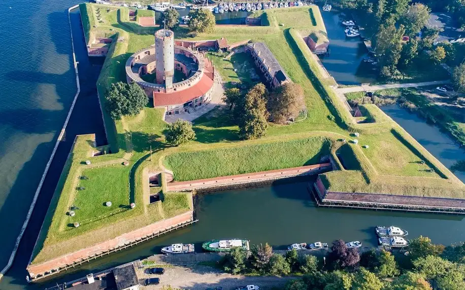 Luxusní hotel v Gdaňsku: snídaně, polopenze i sauna