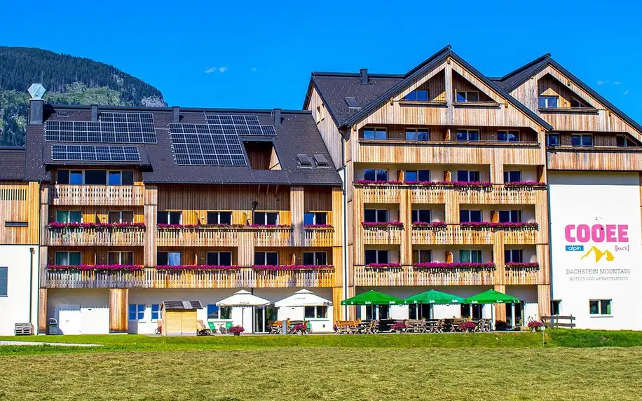 Dachstein: moderní horský hotel s jídlem a saunami