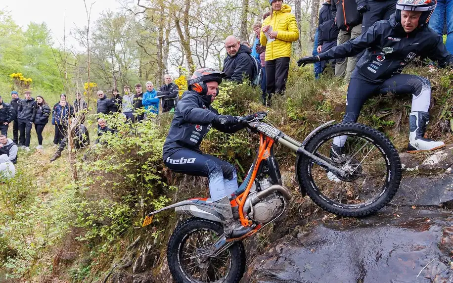 Trénink motocyklového trialu nebo classic trialu