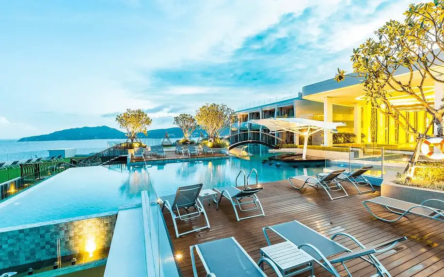 Hotel Crest Resort & Pool Villas Phuket, Phuket