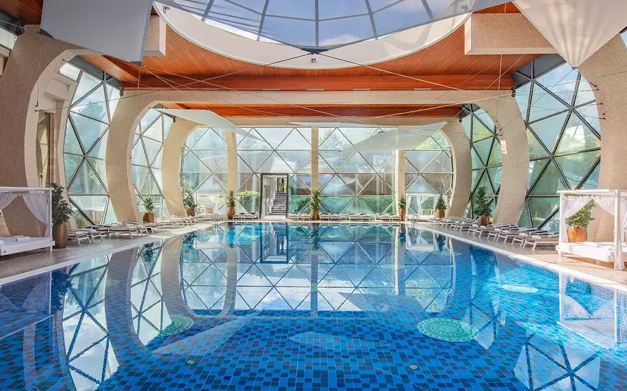 5* luxus: neomezený wellness s 22 termálními bazény