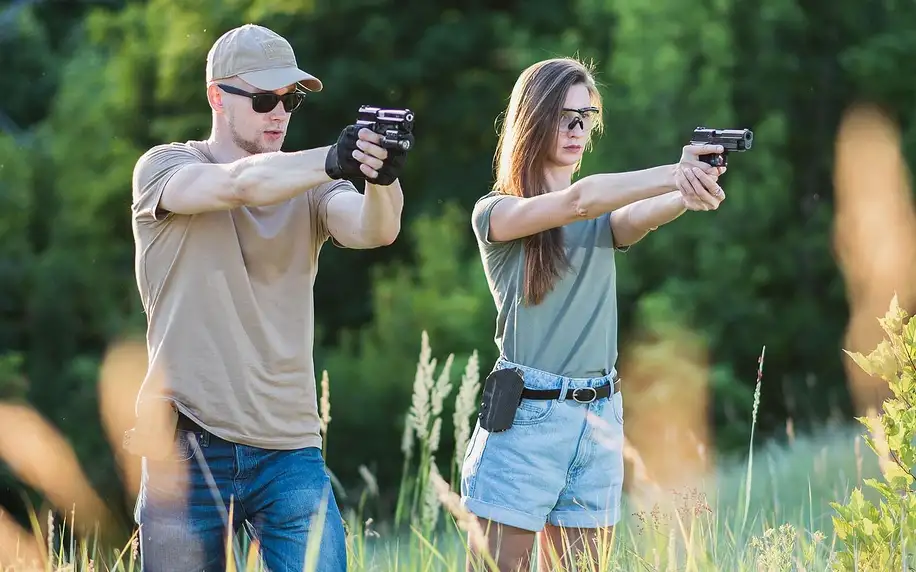 Střelecké balíčky pro 2 osoby: až 21 zbraní a 121 nábojů