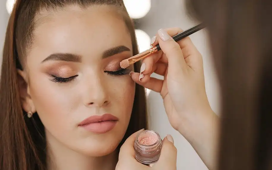 Kurzy líčení s profesionální make-up artist pro 1 i 2 os.