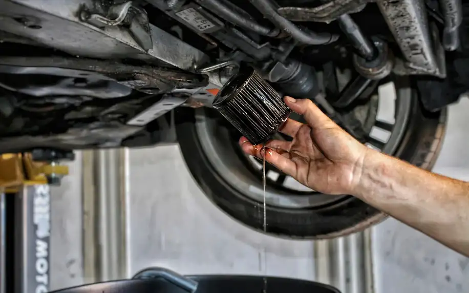 Výměna motorového oleje vč. filtru i prohlídka vozu