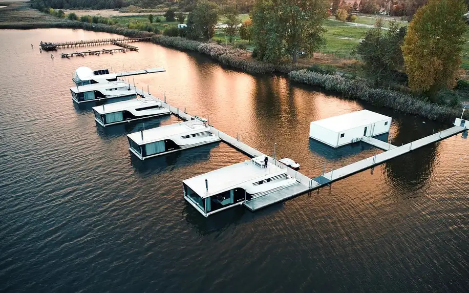 Luxusní houseboaty na jezeře s privátním wellness