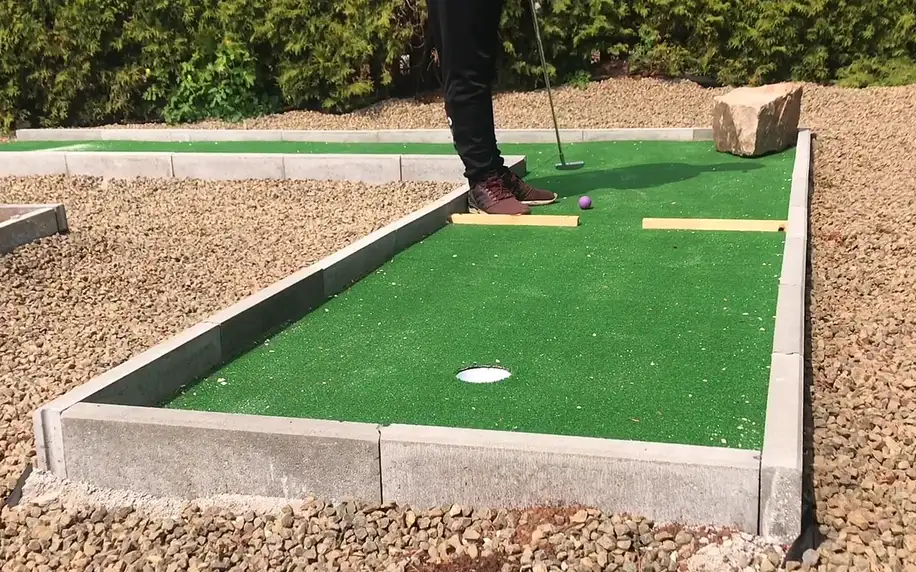 Fotbalgolf, minigolf i fotbalpool pro dva či rodinu