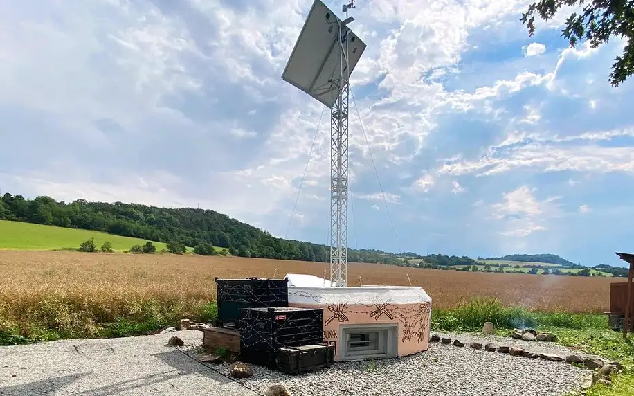 Noc v bunkru z období 2. světové války