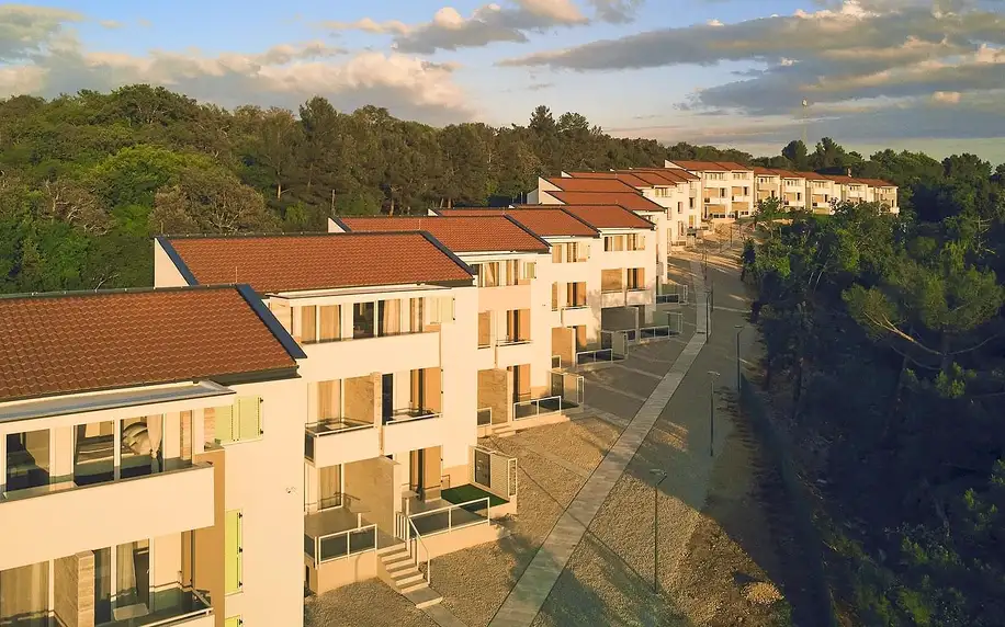 Chorvatský ostrov Krk: moderní apartmány s balkonem