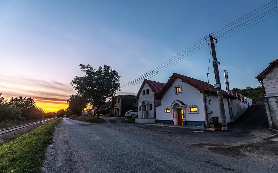 Pobyt v dřevěném sudu nebo apartmánu v Mutěnicích