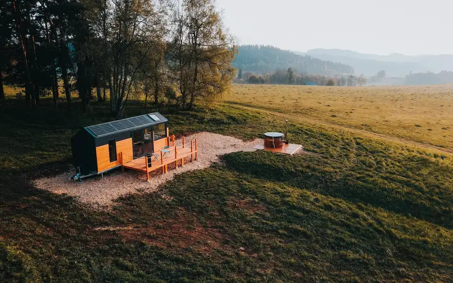 Tiny House u Krumlova: venkovní vířivka, terasa, gril