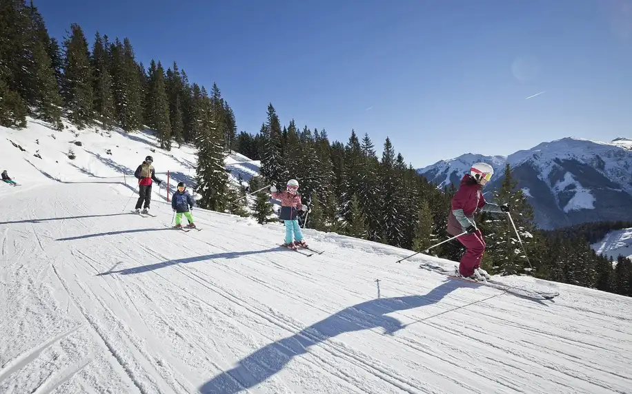 2 dny lyžování v Saalbachu a Zell Am See: doprava i hotel