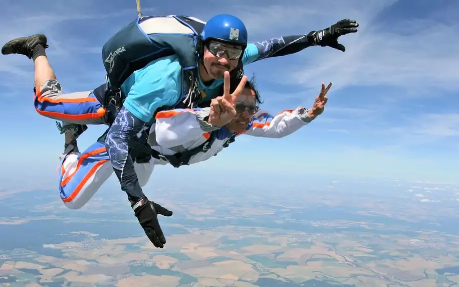 Tandemový seskok z 4000 m, slovenské letiště Senica