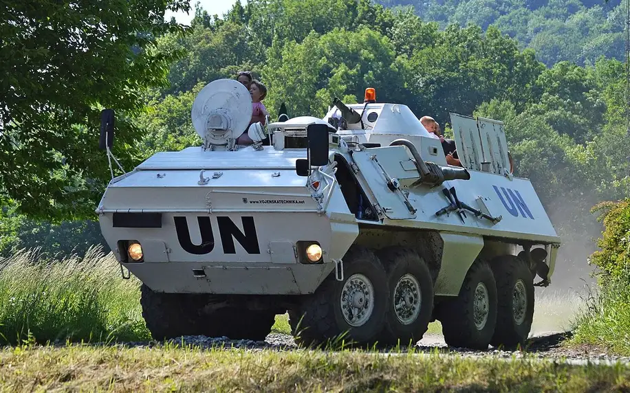 Jízda obrněným transportérem i prohlídka bunkru