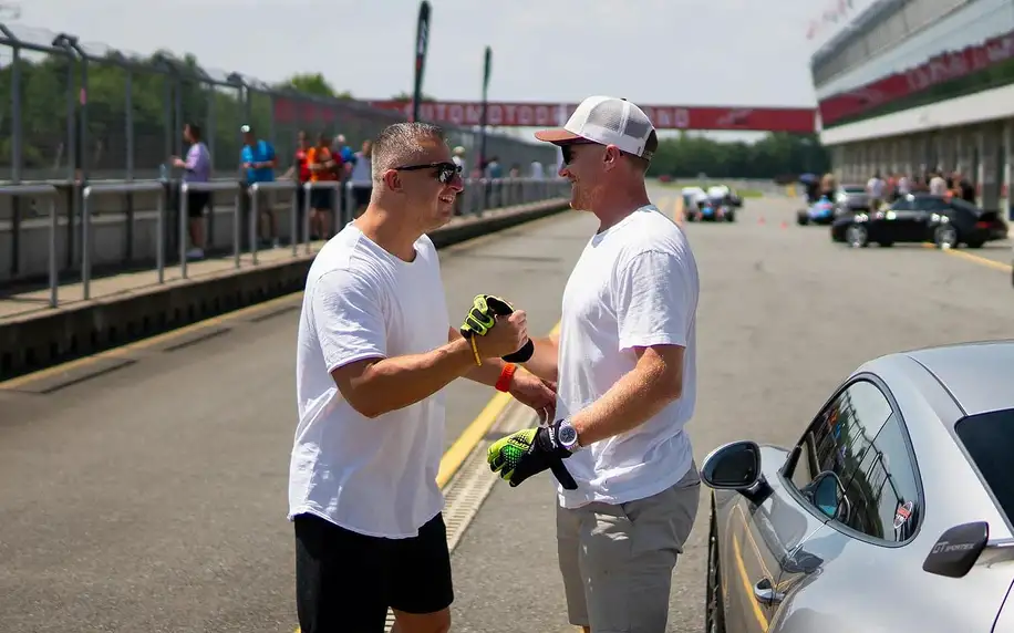 Adrenalinová jízda na závodním okruhu s Porsche GT3