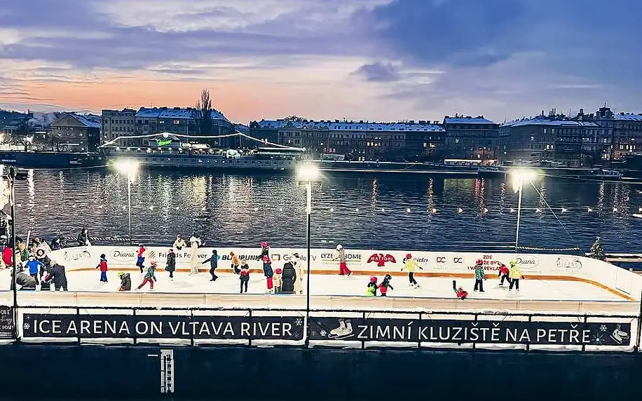 90 min. bruslení na kluzišti přímo na lodi na Náplavce