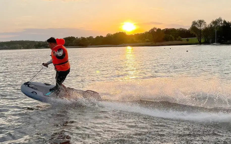 Jetsurf: jízda pro 1 nebo 2 osoby i zapůjčení na 24 hod.