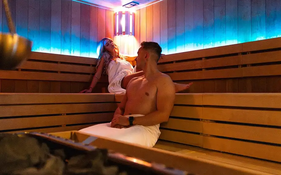 Privátní wellness s lahví sektu: 90 min až pro 6 lidí