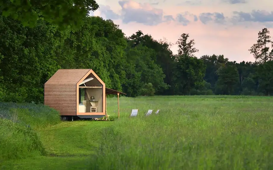 Glamping v dřevěném domku: víno i výhled na zámek